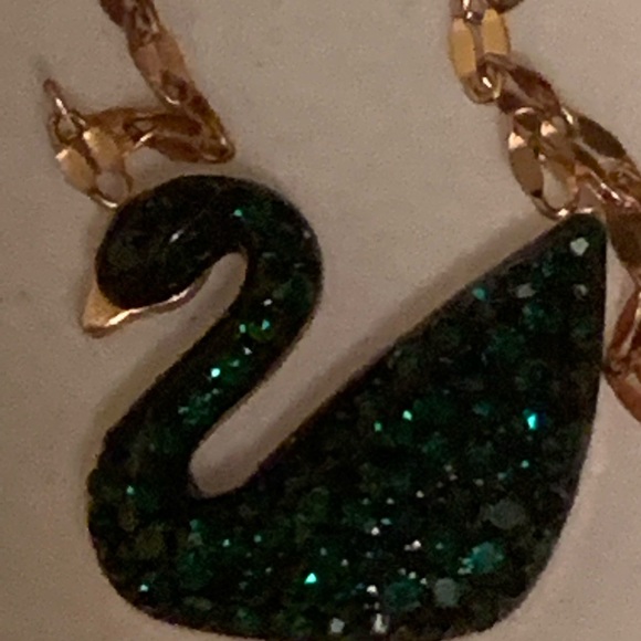 Swan Necklace with pouch and gift box - Picture 3 of 4